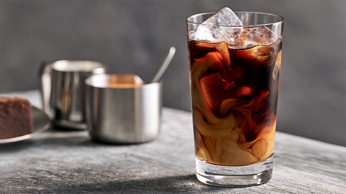 Ekspres SIEMENS EQ.900 TQ923EZ3 iAroma (Cold Brew) sterowanie przez aplikacje HomeConnect orzeźwiająca kawa Funkcja Cold Brew Delikatna ekstrakcja