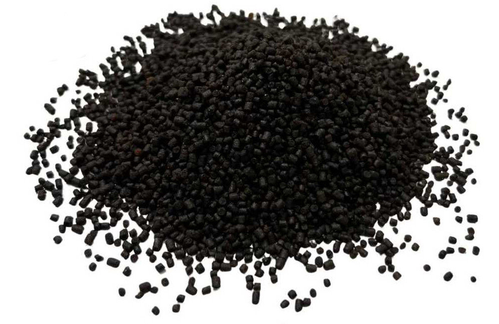 Pellet BAITNOW Onyx 2 mm (800 g) rozsypana z widoczną teksturą