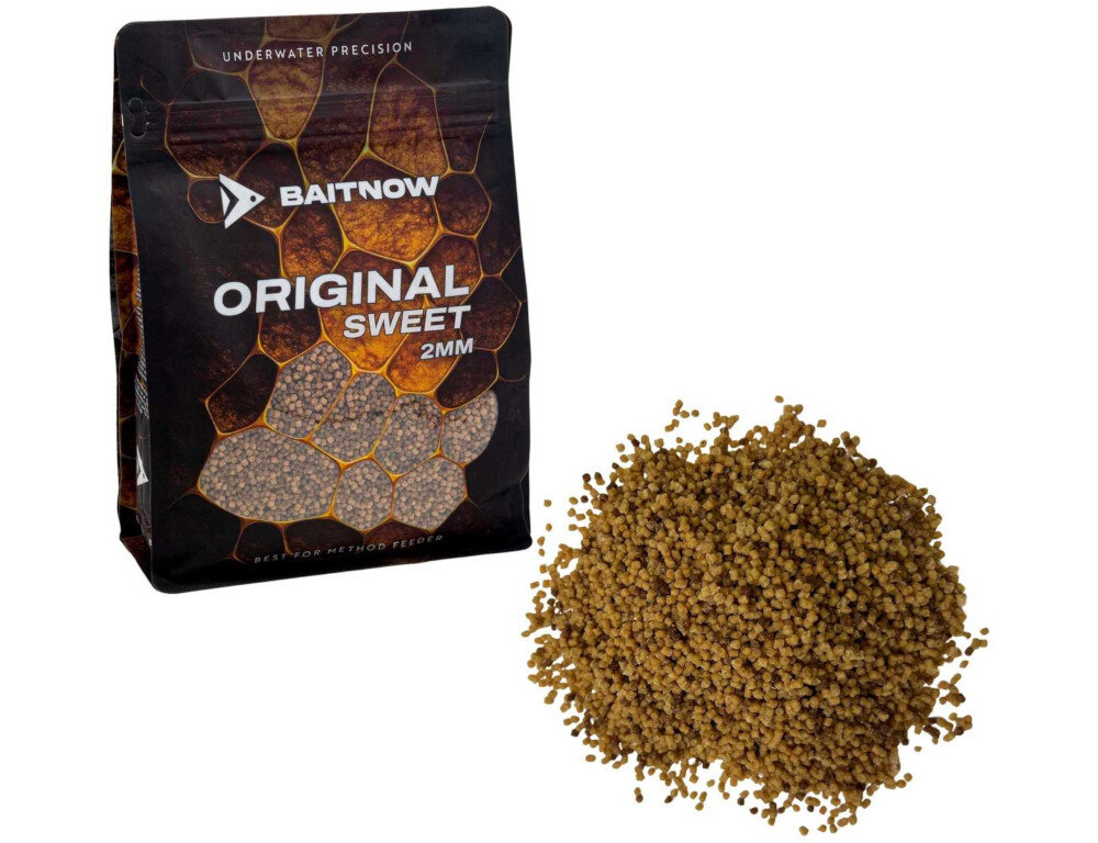Pellet BAITNOW Original Sweet 2 mm (800 g) w oryginalnym worku na białym tle w przodzie widoczna tekstura