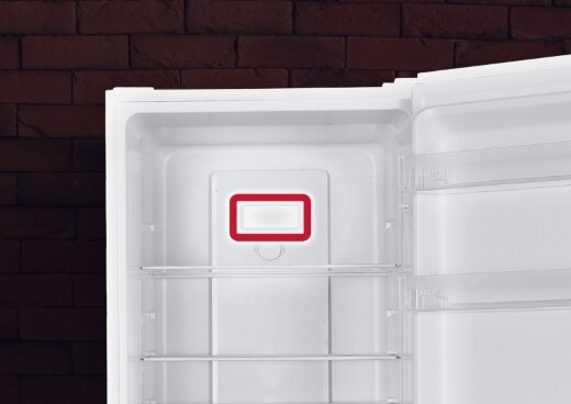 Zbliżenie na oświetlenie LED lodówki MPM-248-FF-56.