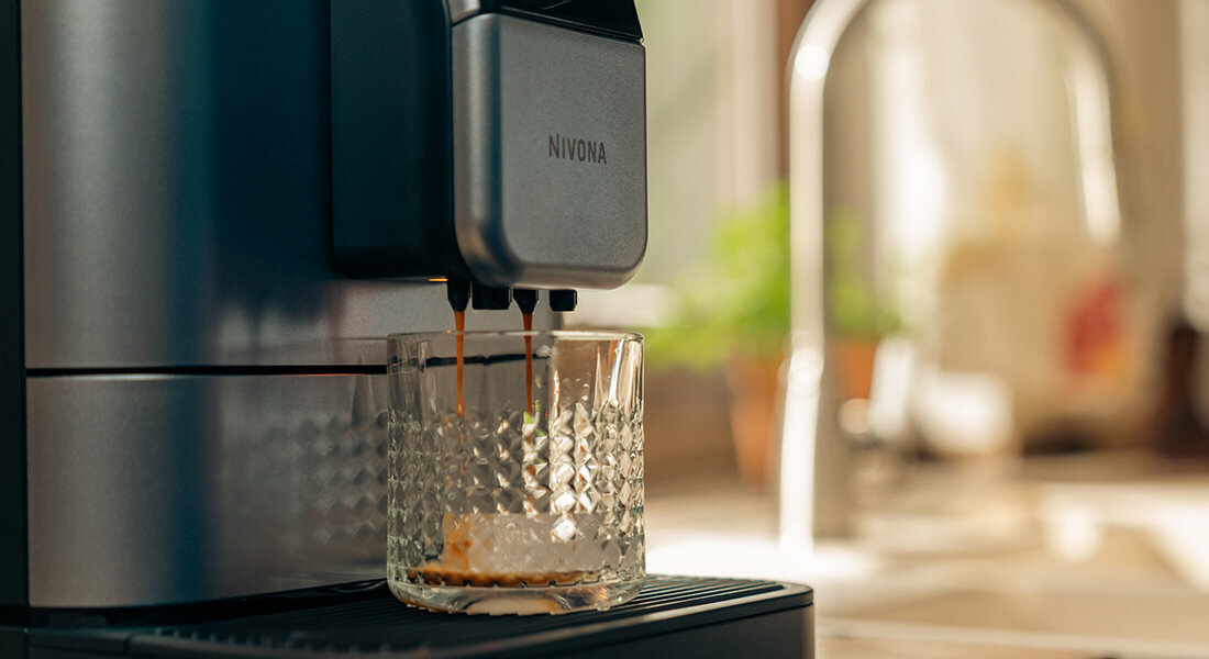 Ekspres NIVONA Nivo 8107 (Cold Brew) Łatwy w czyszczeniu 5 automatycznych programów pielęgnacyjnych Funkcja płukania czyszczenie spieniacza odkamienianie mycie systemu