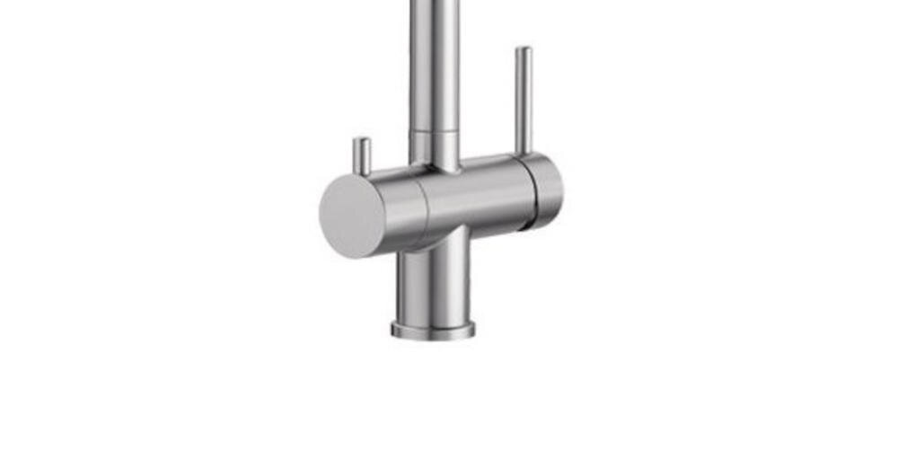 Na obrazie widoczna jest stalowa bateria kuchenna o nowoczesnym designie, z dwoma uchwytami po bokach. Bateria ma cylindryczny kształt i gładką powierzchnię.