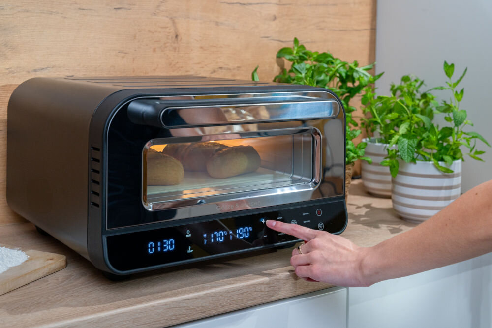 Piec do pizzy GÖTZE & JENSEN PO400K 1700W średnica 32 cm kamień do pieczenia i łopatka w zestawie Czarny zbliżenie na szybę solidna izolacja trójwarstwowe szkło bezpieczeństwo użytkowania redukuje ryzyko przypadkowego oparzenia