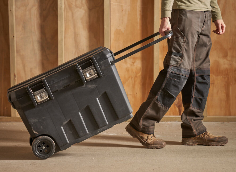 Skrzynka narzędziowa STANLEY 1-92-978 kolka transportowe waga 8,97 kg wygodny uchwyt pewny chwyt latwe przenoszenie metalowe klamki ze stali nierdzewnej metalowe szelki mocujace