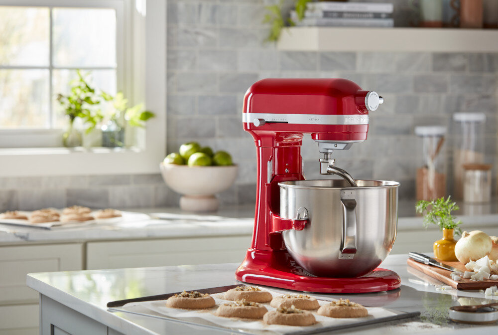 Robot kuchenny planetarny KITCHENAID Artisan 5KSM60SPX 375 W Czerwony zdjęcie lifestyle możliwości w kuchni