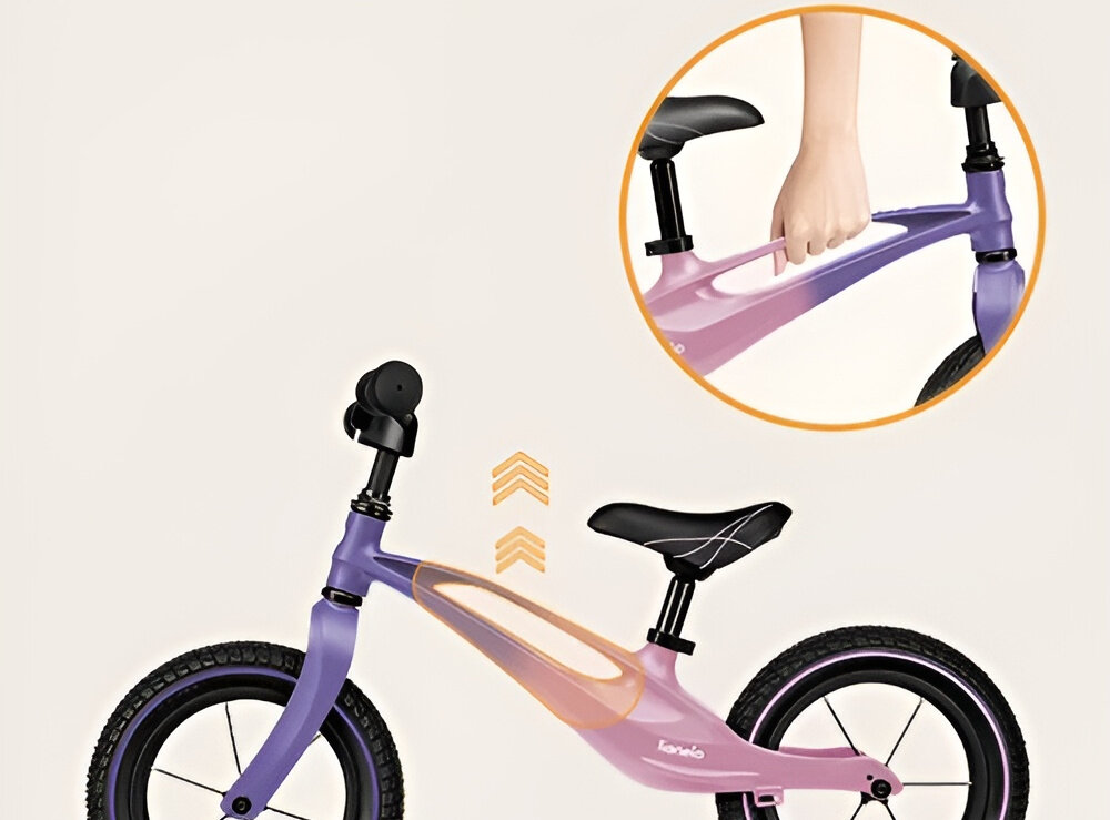 Rowerek biegowy LIONELO Bart Air Różowo-fioletowy rowerek na jasnym tle z zaznaczonym uchwytem do przenoszenia obok w kółu zdjęcie dłoni trzymającej rowerek za uchwyt waga 3,8 kg uchwyt do przenoszenia mobilność ułatwia codzienne funkcjonowanie solidna konstrukcja zachęca do ruchu na świeżym powietrzu rozwija równowagę koordynację i samodzielność dziecka