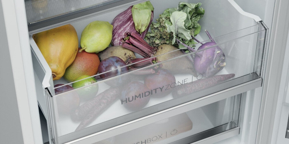 LODÓWKA HAIER HQE1855BCMW lifestyle wizualizacja szuflada wysunięta warzywa owoce gruszka śliwki burak mango limonka Zachowaj świeżą żywnośćszuflada Humidity Zone HCS Humidity Control system