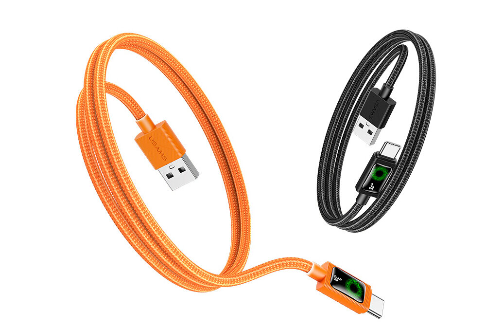 Na obrazie widoczne są dwa kable USB-A do USB-C, jeden pomarańczowy z napisem \'USAMS\' i drugi czarny z zielonym wskaźnikiem. Oba kable mają plecioną osłonę.