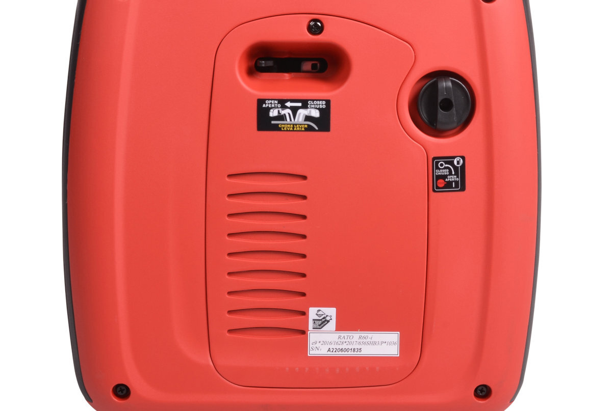 Czerwony panel urządzenia z otworem na uchwyt, pokrętłem i naklejkami z instrukcjami. Widoczny tekst: \'OPEN\', \'CLOSE\', \'RATO R1250HIS-4\', \'S/N: A120001835\'.