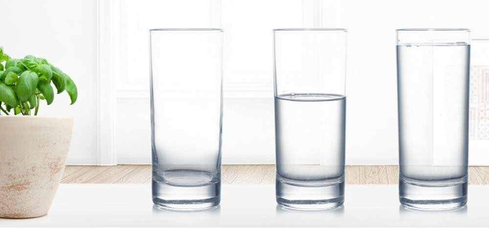 Zmywarka BOSCH SMS2HTI06E wizualizacja szklanki z wodą zieleń roślina AquaSensor Skuteczne oszczędne mycie