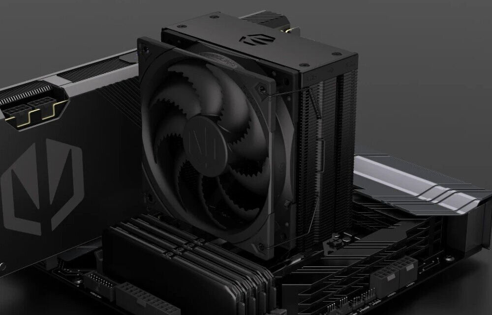 Komputer MAD DOG KRUX-EXO-A05WR32WH R5-7500F 32GB RAM 1TB SSD GeForce RTX5060 DLSS 4 Wi-Fi Windows 11 Home Chłodzenie procesora zamontowane w obudowie komputera wraz z modułami pamięci RAM, chłodzenie procesora, radiator, tryb półpasywny