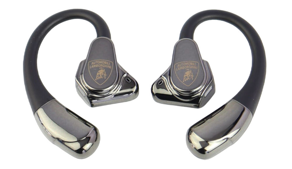 Na obrazie widoczne są czarne słuchawki powietrzne z metalicznymi elementami, na których znajduje się logo \'AUTOMOBILI LAMBORGHINI\'.