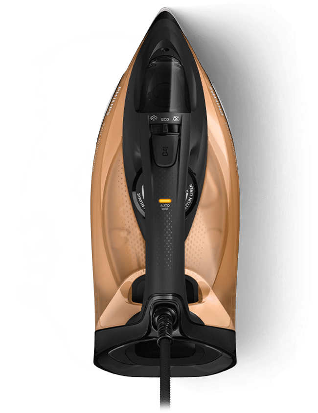Żelazko w kolorze miedzianym z czarnymi elementami, widoczne z góry. Na uchwycie znajdują się przyciski z oznaczeniami: ECO, AUTO OFF, Steam i Dry.