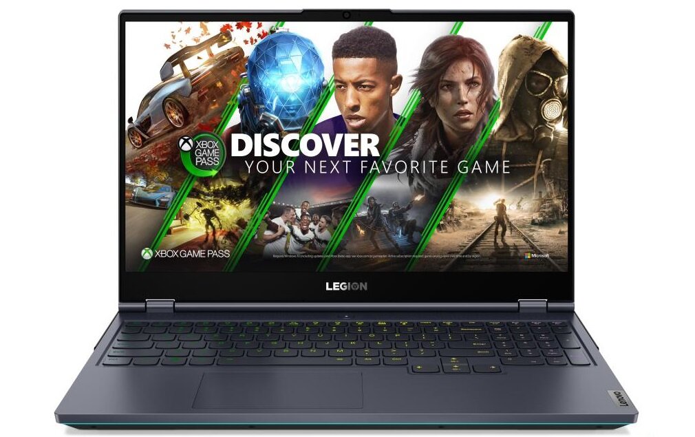 Laptop z wyświetlaczem pokazującym grafikę promującą Xbox Game Pass z napisem \'DISCOVER YOUR NEXT FAVORITE GAME\'. Na obudowie widoczne jest logo \'LEGION\'.