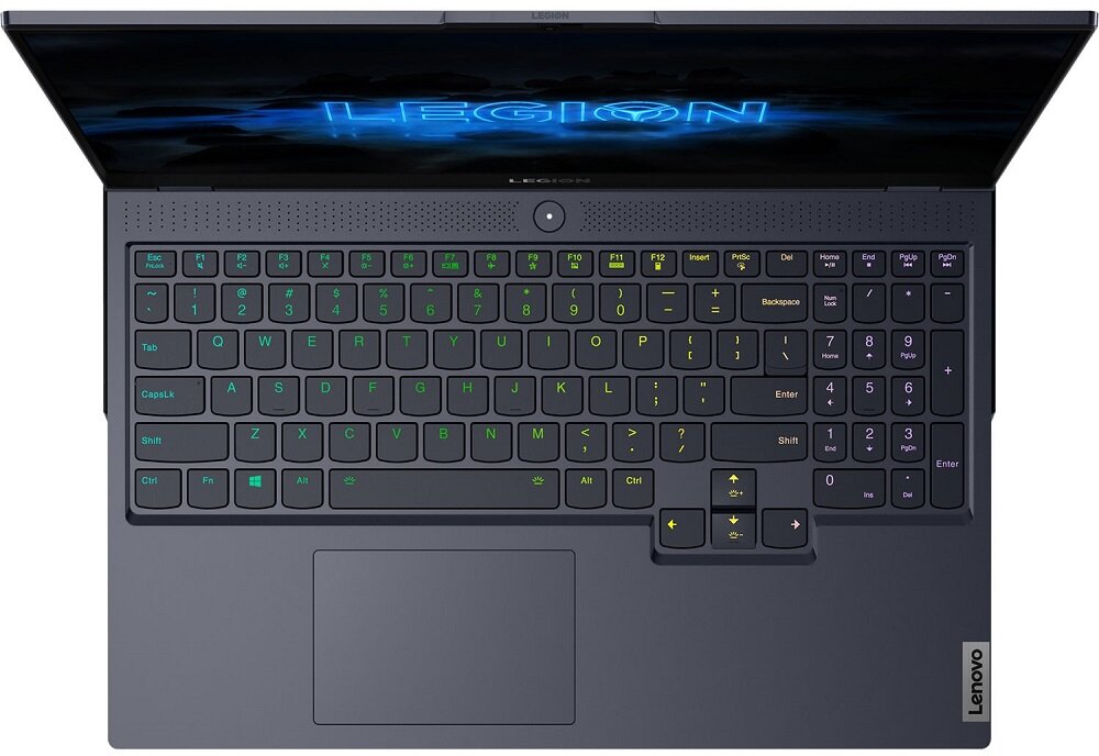 Laptop z podświetlaną klawiaturą, na ekranie widoczny napis \'LEGION\'. Na obudowie znajduje się logo \'Lenovo\'.