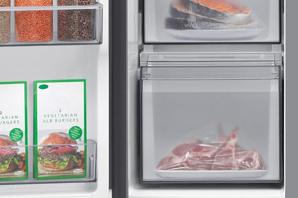 Lodówka RS70F65QETEO posiada szufladę w zamrażarce