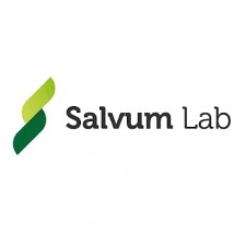 Logo z napisem \'Salvum Lab\' oraz zielonym symbolem składającym się z dwóch nachodzących na siebie kształtów.