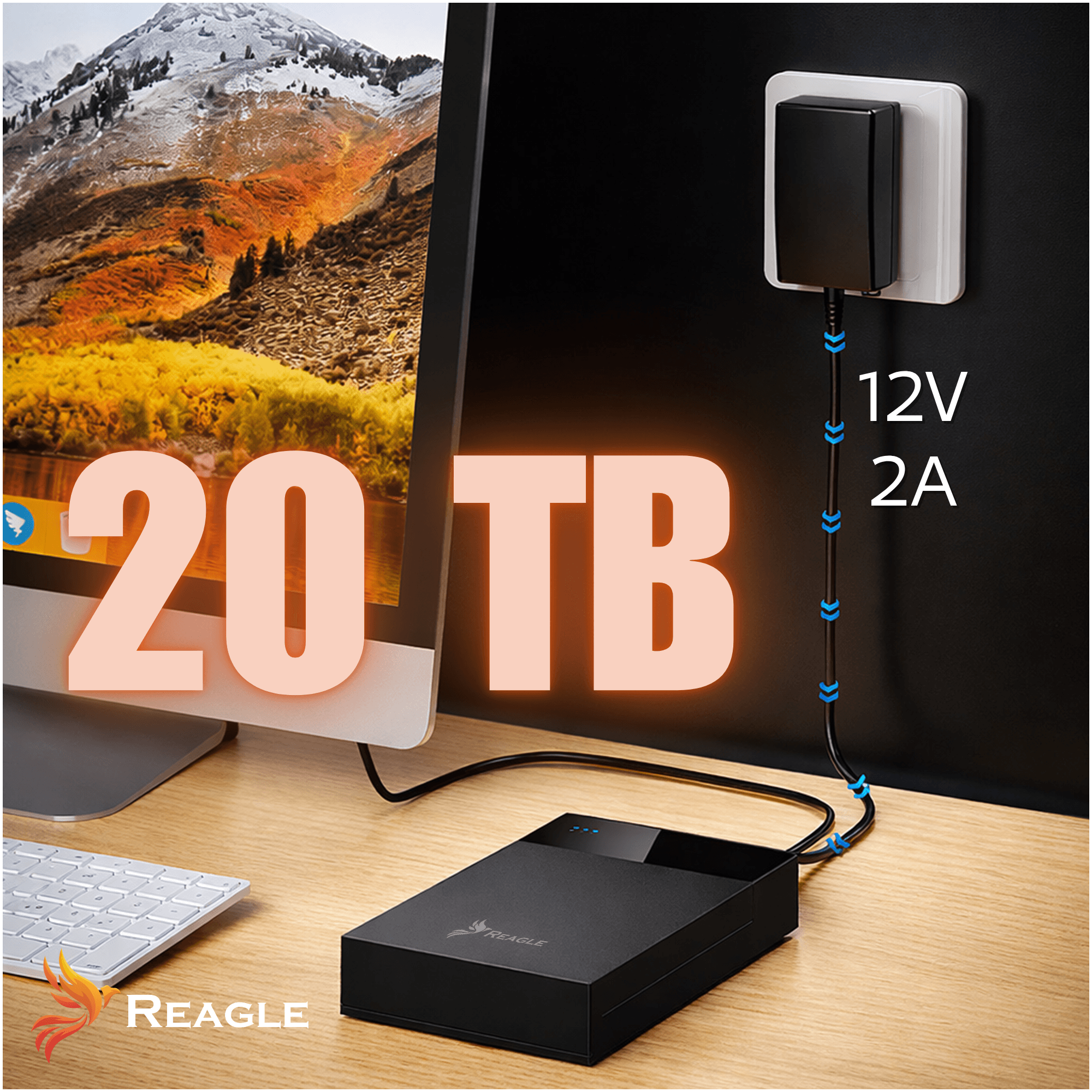 Na biurku znajduje się czarna obudowa dysku z logo Reagle, podłączona do komputera i gniazdka elektrycznego. Na obrazie widoczny jest tekst \'20 TB\' oraz \'12V 2A\'.