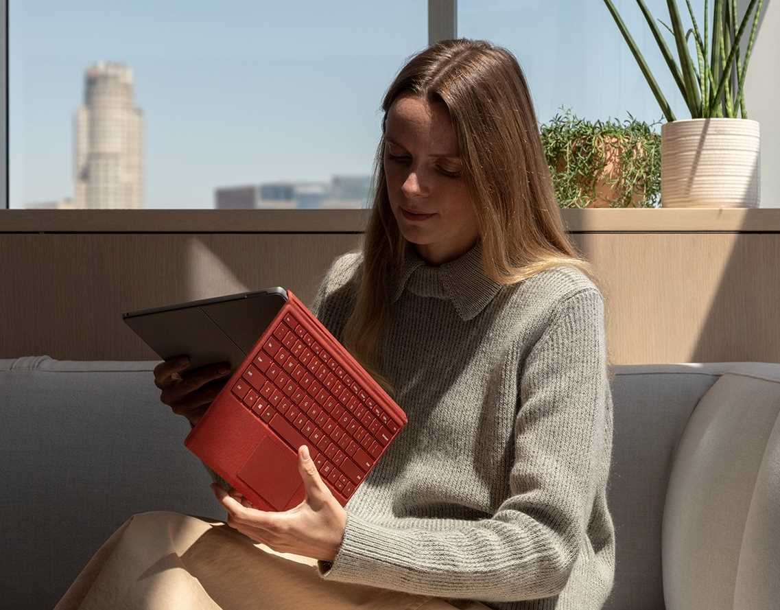 Klawiatura MICROSOFT Type Cover Surface Pro - Pełnowymiarowa klawiatura