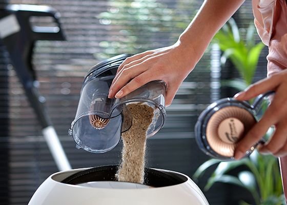 Philips Łatwe opróżnianie. Ergonomiczny pojemnik na kurz