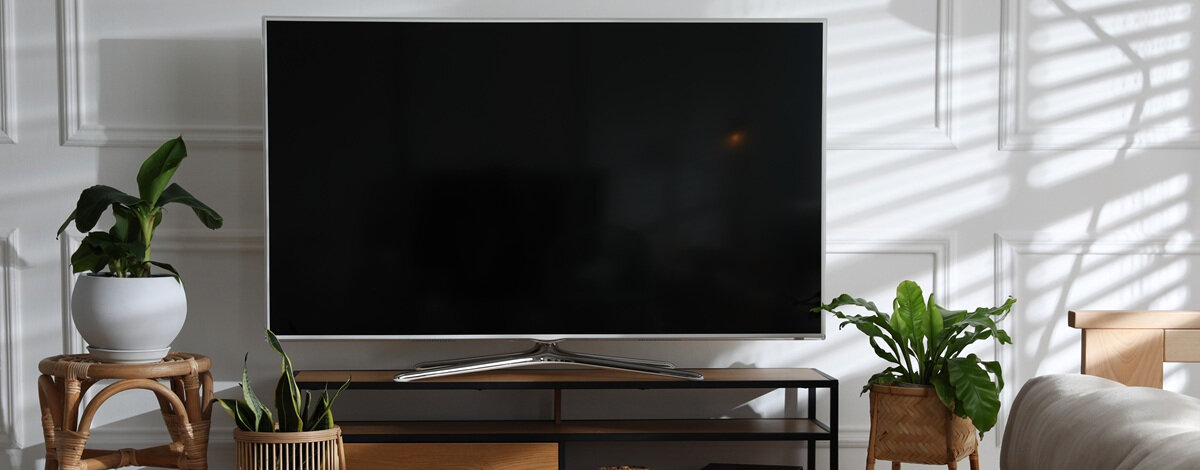 Dlaczego telewizor sam się wyłącza i włącza?