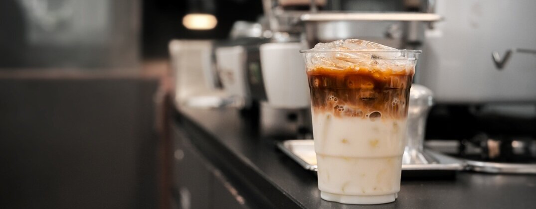 Mrożona kawa z ekspresu - funkcja cold brew w Twoim domu