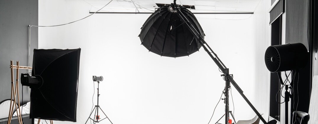 Na czym polega fotografia studyjna?