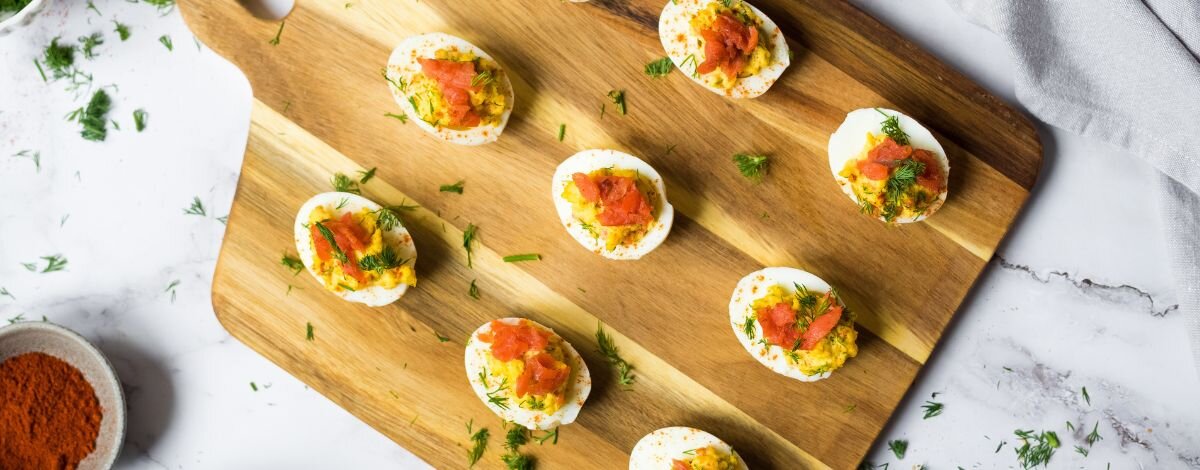 jajka z łososiem i koperkiem