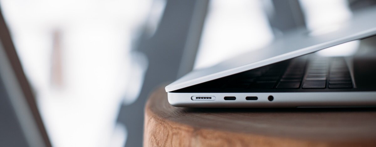 Jak ładować MacBooka MacBook 16GB RAM