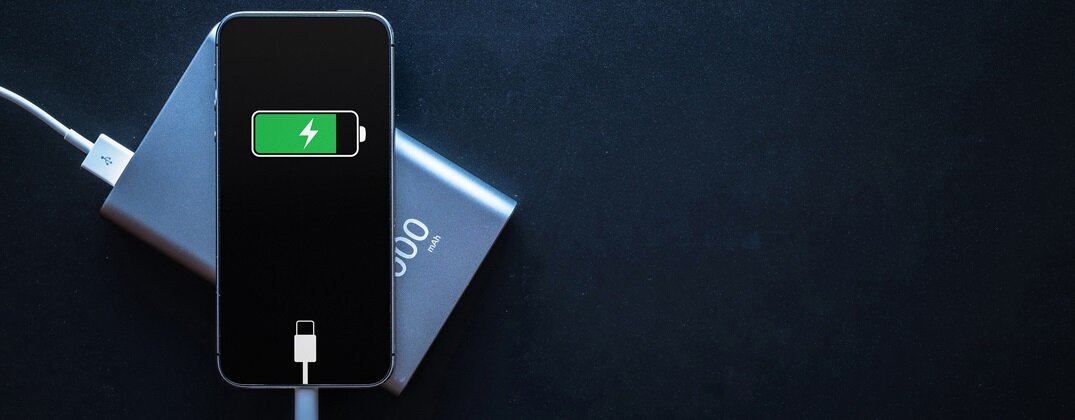 smartfon z ładowaniem indukcyjnym