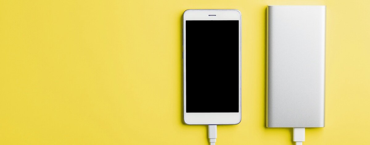 Jak naładować telefon bez ładowarki?