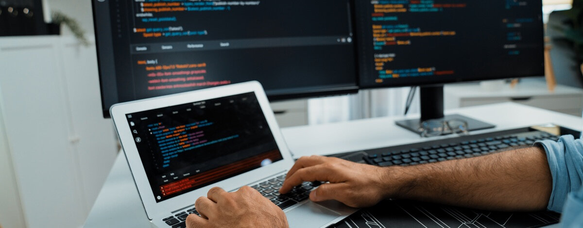 Jak podłączyć dwa monitory do laptopa?