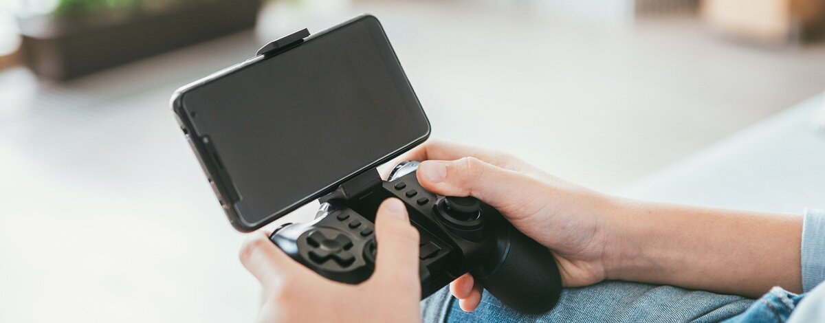 Jak podłączyć pada do telefonu?