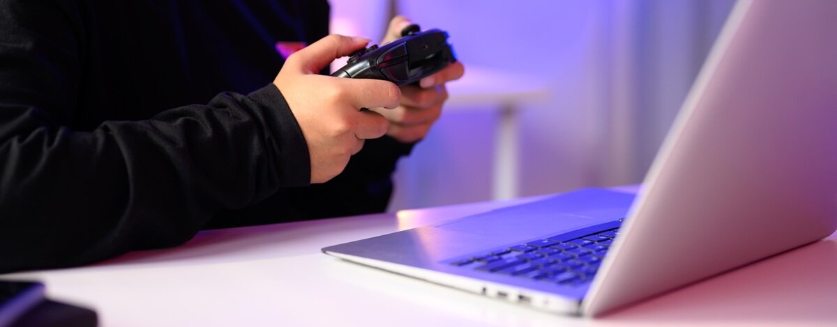 Jak podłączyć PS4 i PS5 do laptopa?