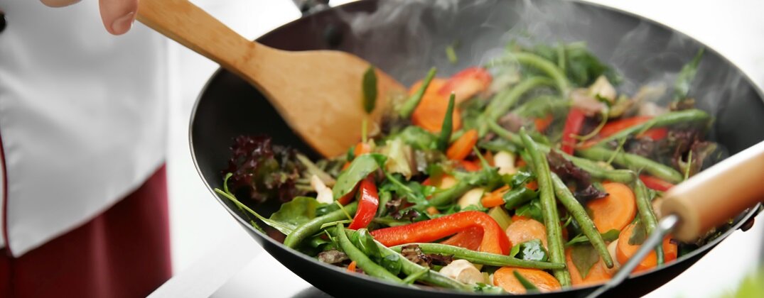 patelnia wok na indukcję