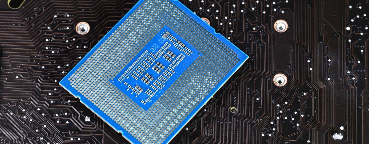Koniec przegrzewających się procesorów? Koreańczycy pokazali technologię, która może zmienić centra danych AI To może być największy przełom w chłodzeniu procesorów od lat. Woda płynie tam, gdzie wcześniej nie miała prawa się znaleźć