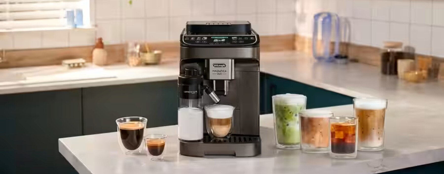 De’Longhi Magnifica Duo to ekspres automatyczny, który potrafi zaskoczyć. Nie tylko miłośników kawy Koniec z drogimi kawami na mieście? Ten ekspres De’Longhi ma asa w rękawie