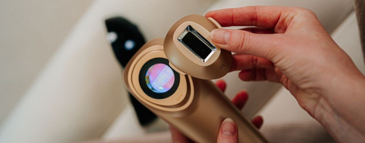 Fototerapia DPL + NIR w domu. BEAUTIFLY Ethernaglow Therapy Golden stawia na podwójną moc światła