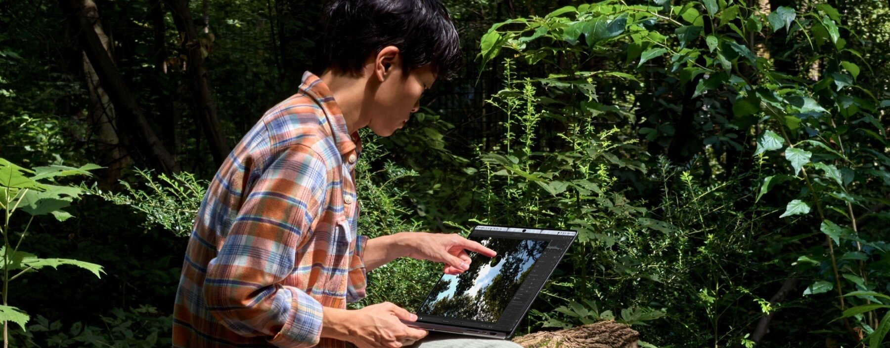 Apple w końcu przełamało własne zasady. Nowy MacBook Pro ma dotykowy OLED, a jego cena zwala z nóg