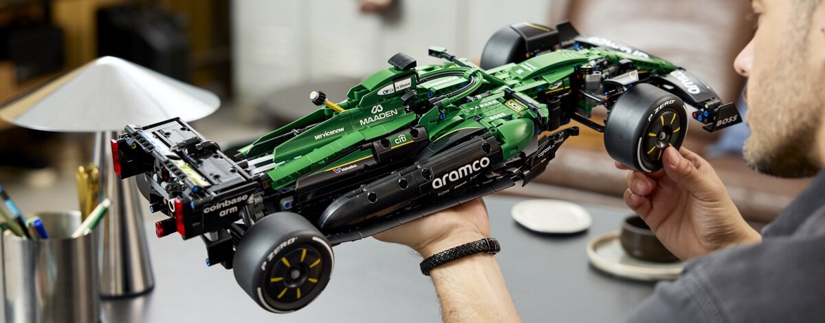 LEGO Aston Martin Aramco AMR25 zapowiedziany. Znamy jego szczegóły i najważniejsze funkcje LEGO Aston Martin