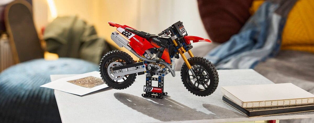 Z motocrossu prosto do serii Technic. LEGO Ducati Desmo450 MX dla młodszych fanów marki LEGO Ducati