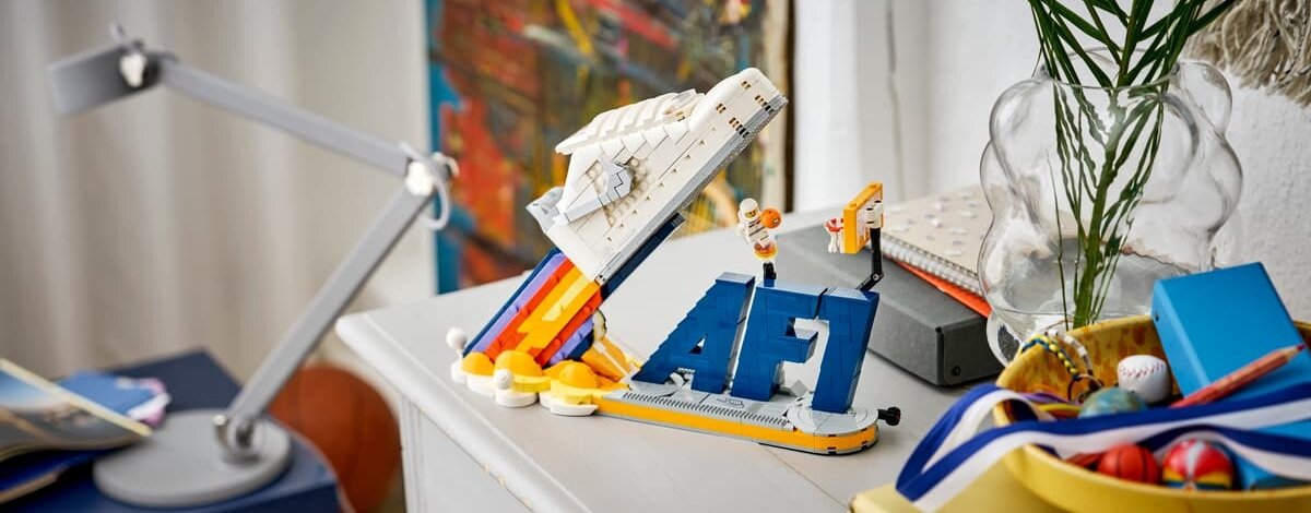 Zestaw LEGO Nike Air Force 1 w kosmicznym stylu. Gratka dla kolekcjonerów klocków i butów LEGO Nike Air Force 1