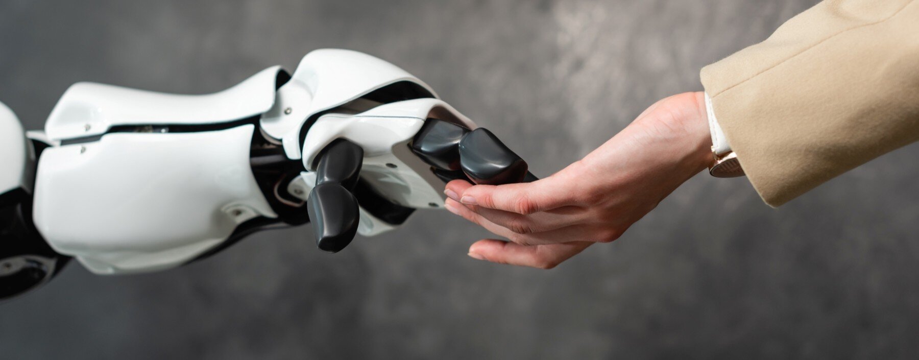 Roboty humanoidalne coraz bardziej przypominają ludzi. Nowa technologia daje im zmysł dotyku Robot potrafi już reagować na dotyk. To, co naukowcy zrobili z jego ramieniem, może wiele zmienić w całej robotyce