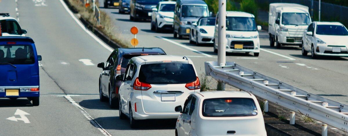 Czy kierowcy będą musieli zwolnić? UE chce 30 km/h w miastach i 120 km/h na autostradach 120 km/h na autostradzie? Europa ponownie rozpoczyna debatę o ograniczeniach prędkości