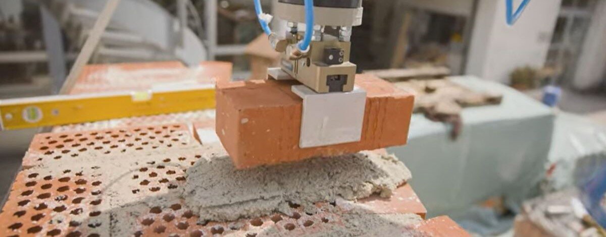 Roboty na budowie