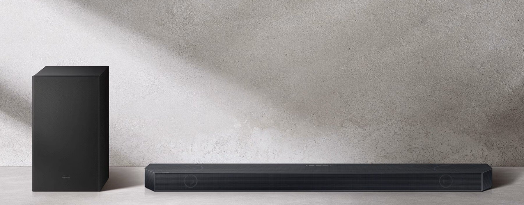 Samsung HW-Q600H to coś więcej niż soundbar do filmów. Warto zwrócić uwagę na ten model Telewizor za kilka tysięcy złotych, a dźwięk nadal rozczarowuje? Samsung ma na to sposób