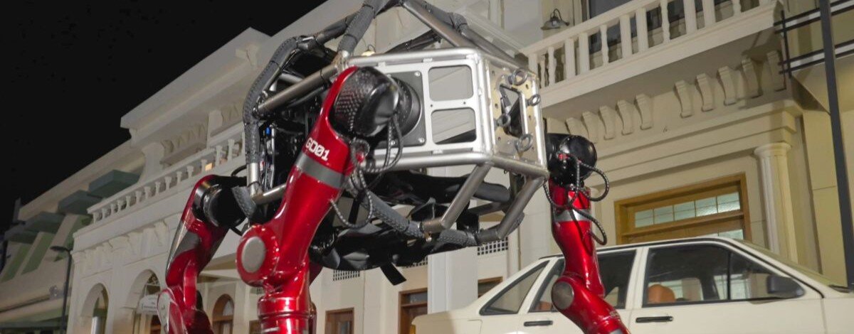 Robot Unitree Robotics GD01 potrafi chodzić po ścianach. Tak wygląda przyszłość pracy na wysokości? Robot jak mechaniczny pająk. Chiny pokazują maszynę, która chodzi po ścianach
