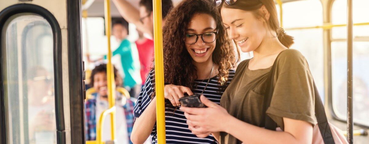 Kraków chce zakazać głośnych rozmów i muzyki z telefonów w MPK