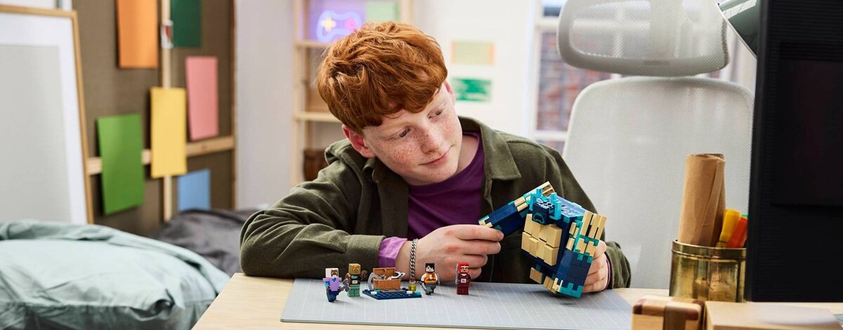 Zestaw LEGO Minecraft inspirowany nową grą. Ruchoma bestia i sporo dodatków LEGO Minecraft