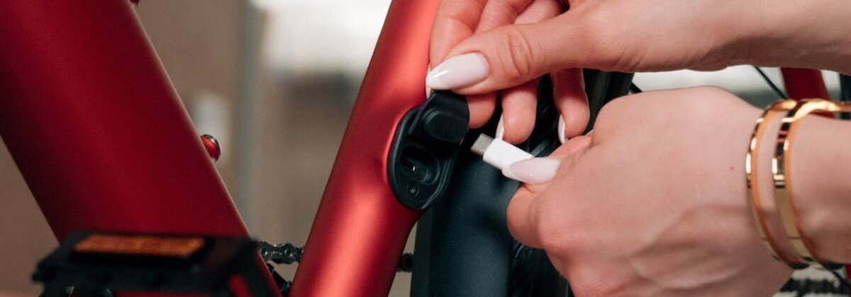 Ampler Nova – Pierwszy rower elektryczny ładowany przez USB-C. Czy będzie to standard w przyszłości?